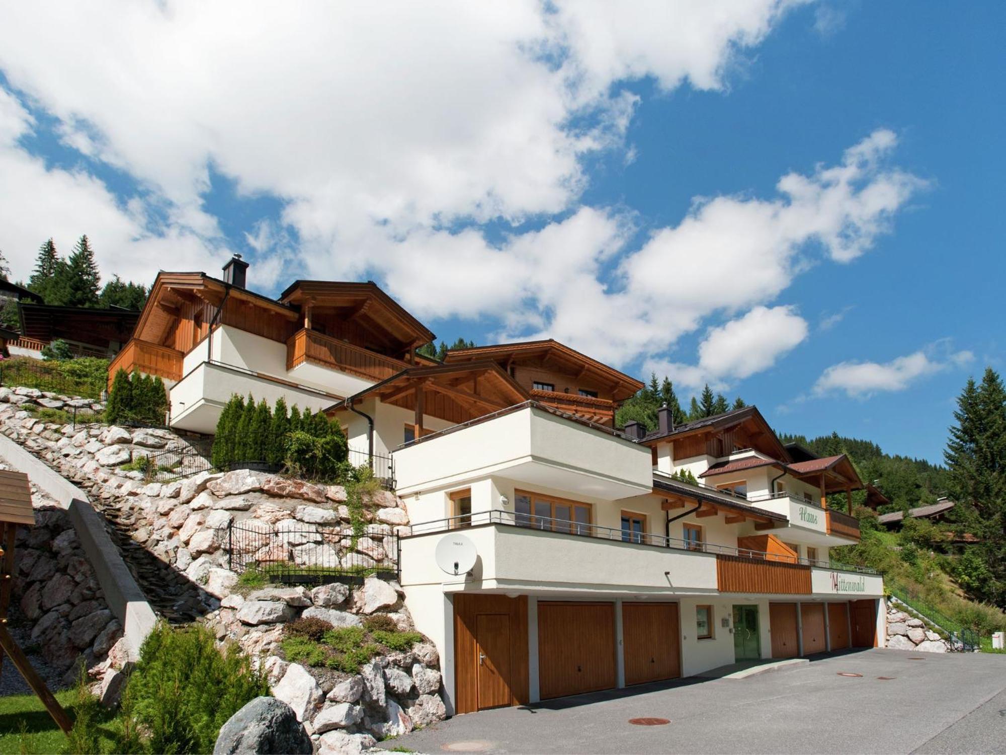 Large Chalet Apartment In Saalbach Hinterglemm Kültér fotó